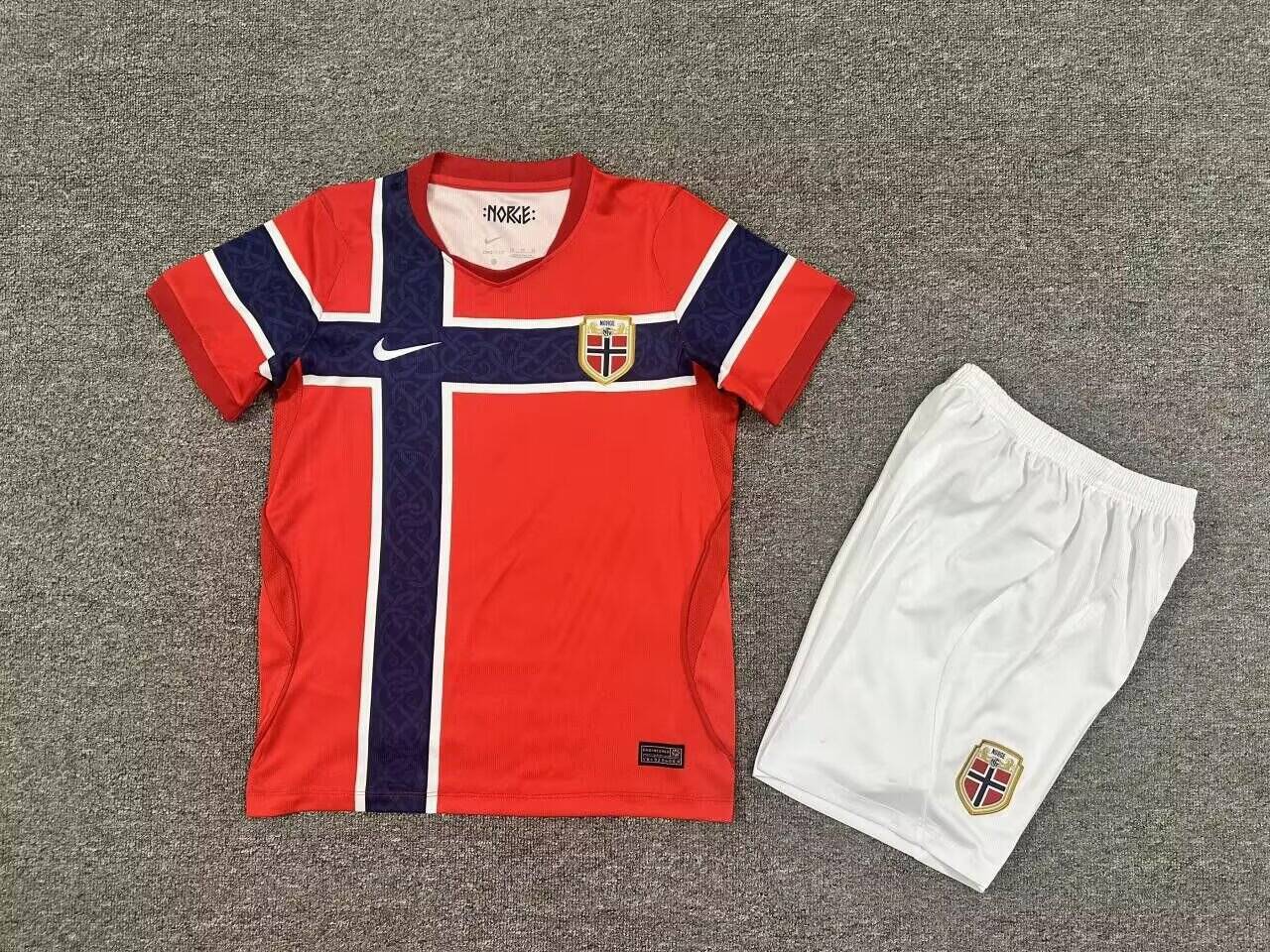 2026 Uniforme Noruega Casa Niños