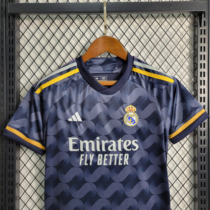 23-24 Uniforme Real Madrid Visita Niños