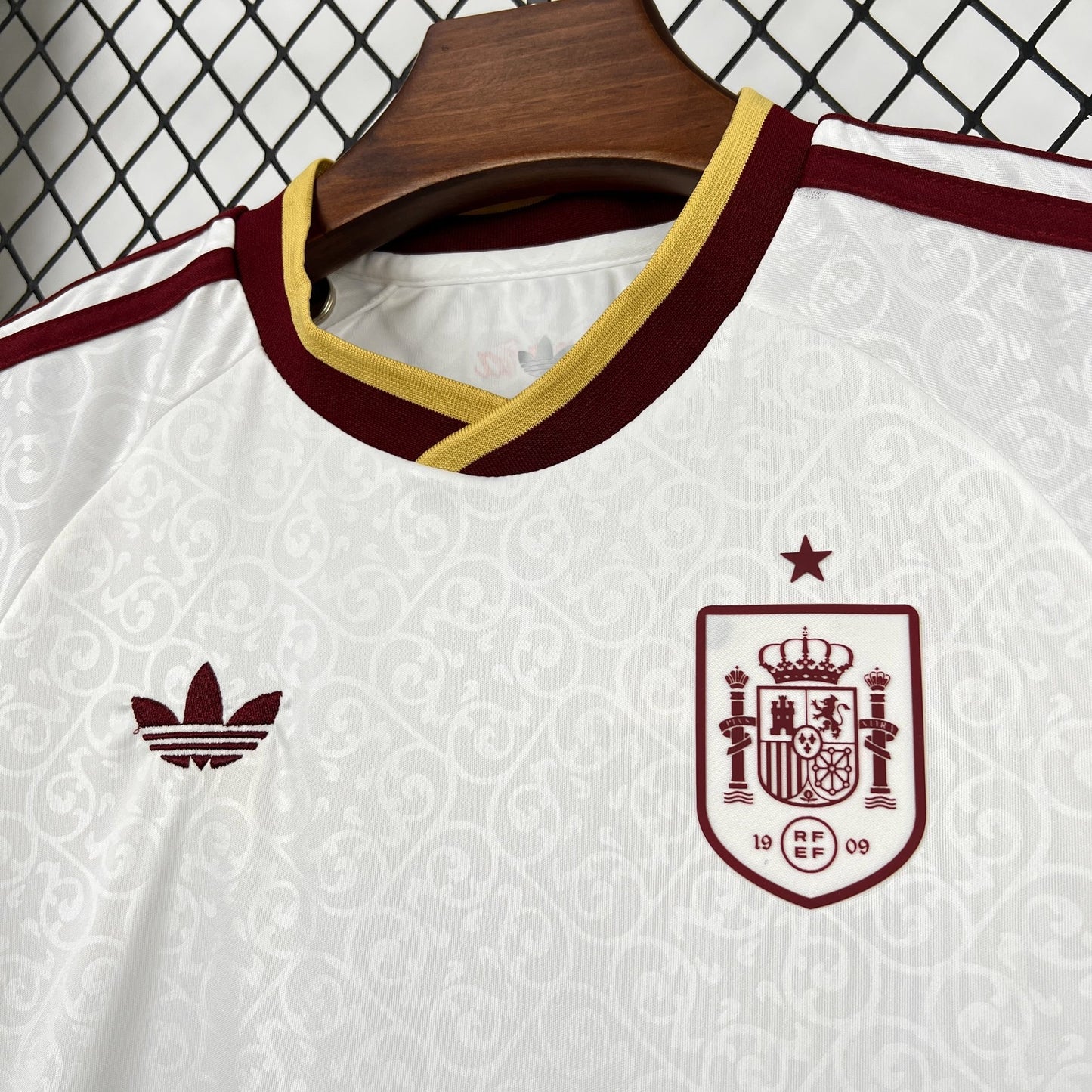 2026 Uniforme España Visita Niños